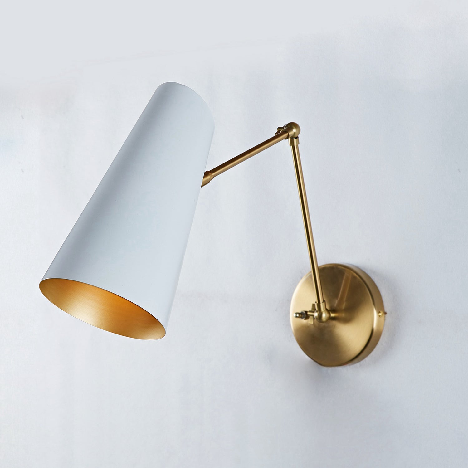 Elegant Articulating Mid-Century Modern Metal Sconce - Stylish and Functional Wall Lights for Living Room